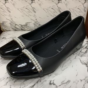 AK Anne Klein I flex black and Pearls Wedge Heels Size 9 M Heel Height 1.5”